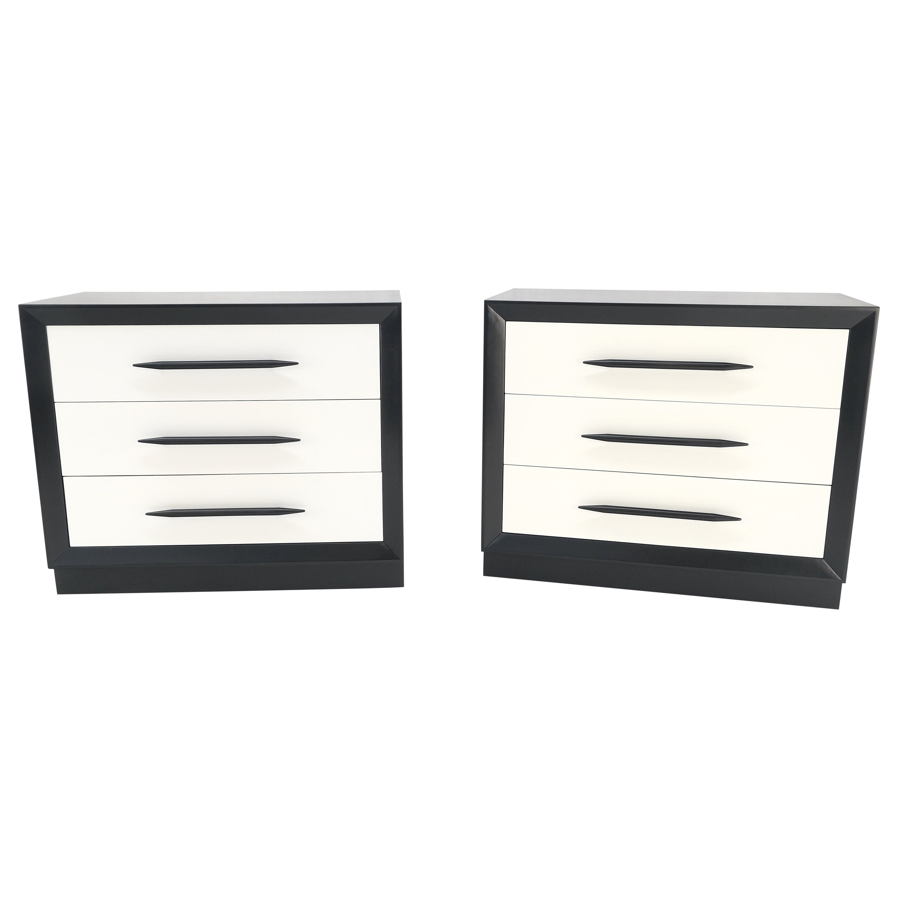 Pareja de cómodas de 3 cajones estilo James Mont en blanco y negro Mid Century MINT