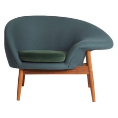 Fried Egg Right Lounge Chair Petrol, Forest Green by Warm Nordic
