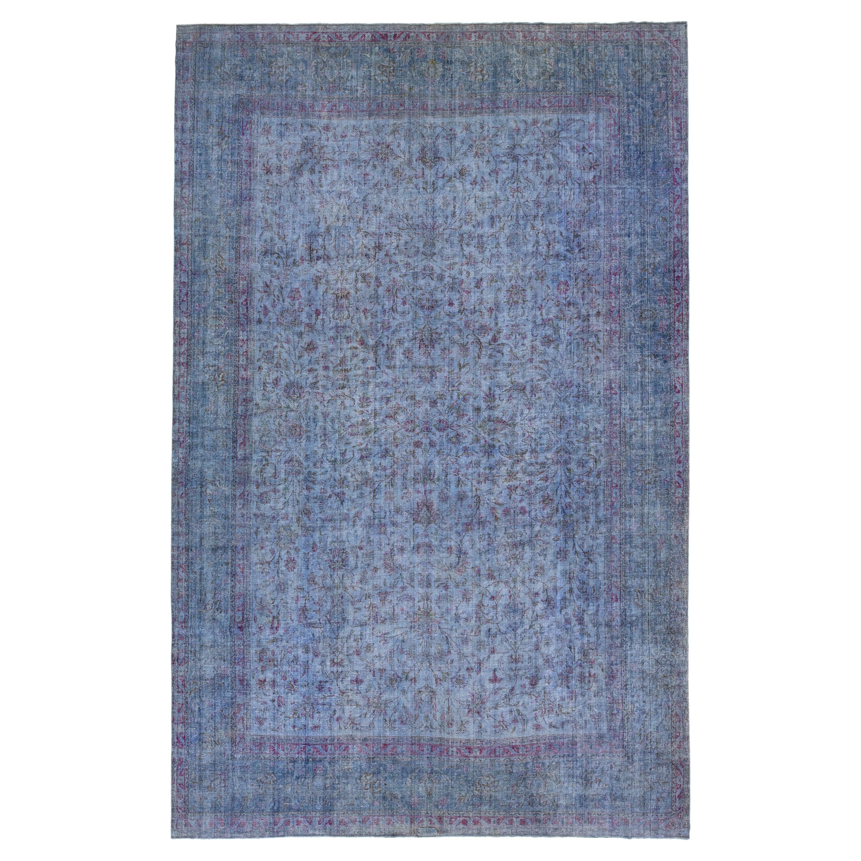 Tapis en laine bleu surteint vintage fait à la main avec motif sur toute sa surface