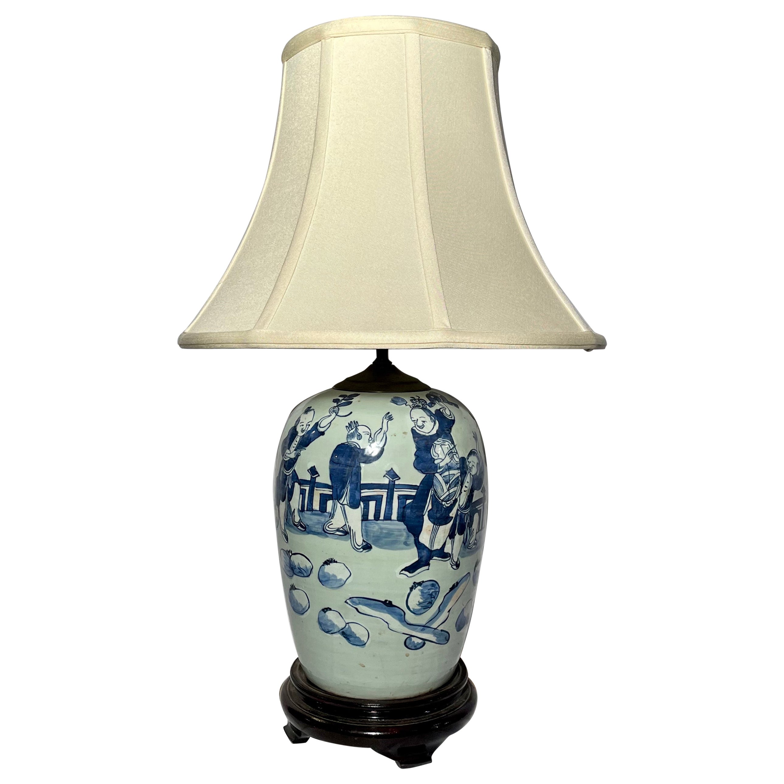 Lampe chinoise d'antiquités bleue et blanche