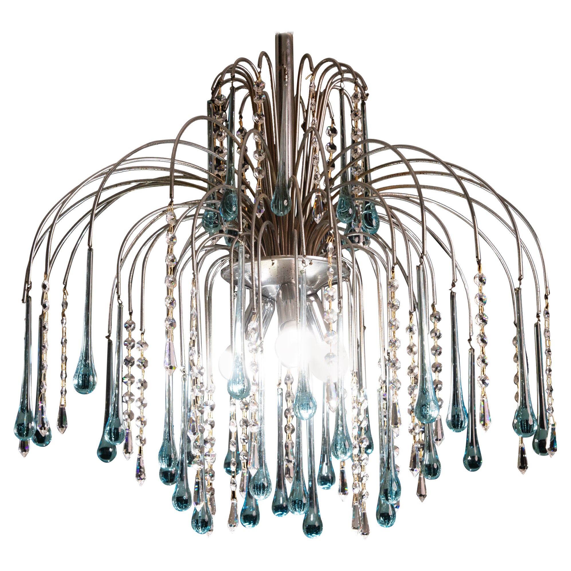 Gorgeous Murano chandelier in the style of Venini's La Cascata.
The frame is crown-shaped in nickel-plated silver, some signs of time.
The chandelier consists of rounds composed of beautiful clear crystal drops alternating with blue Murano