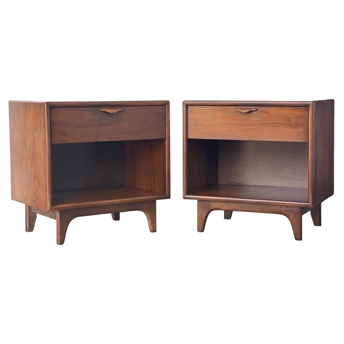 Vintage Mid-Century Modern Walnut End Table Set. Dovetail Drawers by Lane For Sale