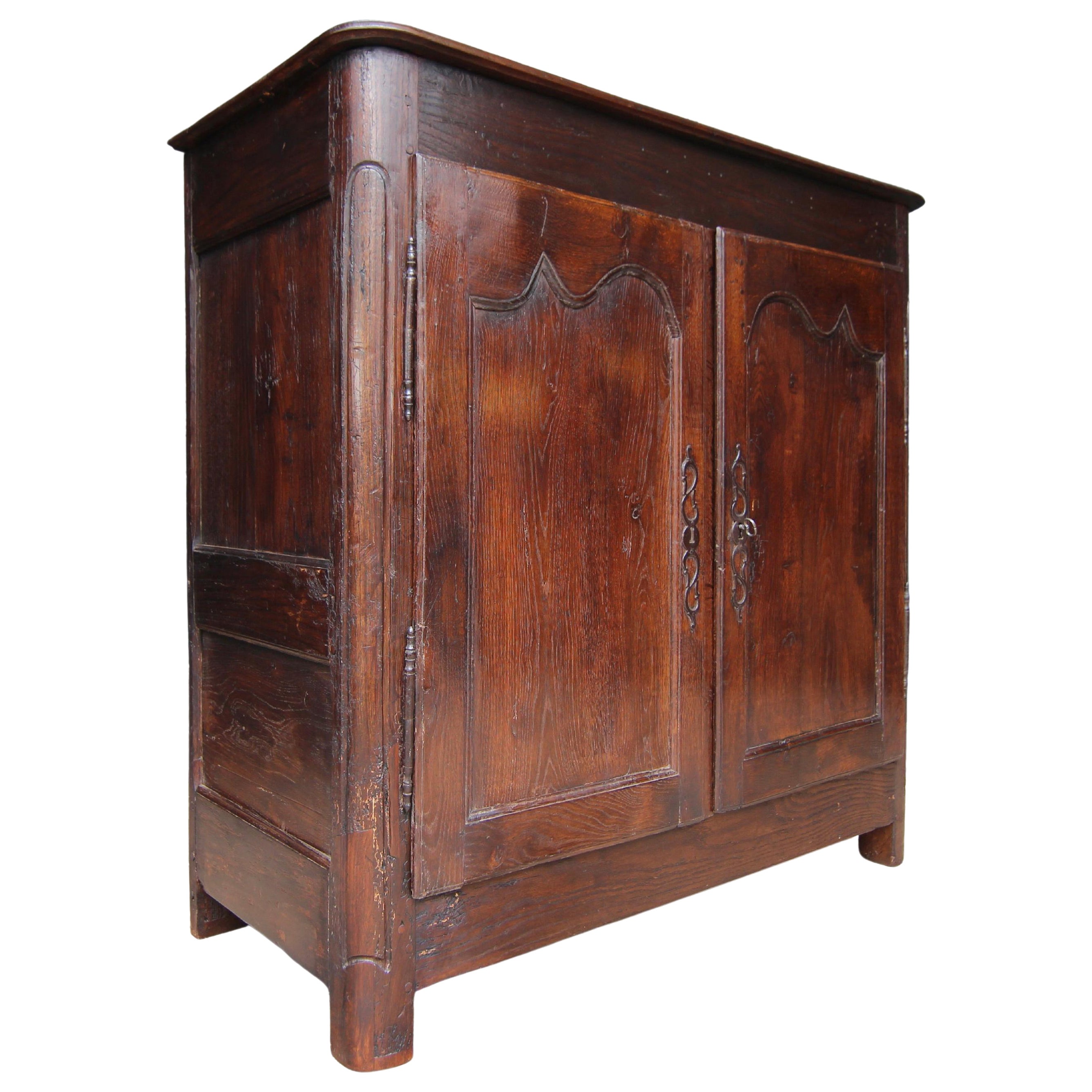 Armoire ou meuble de rangement provincial français en chêne du 18ème siècle