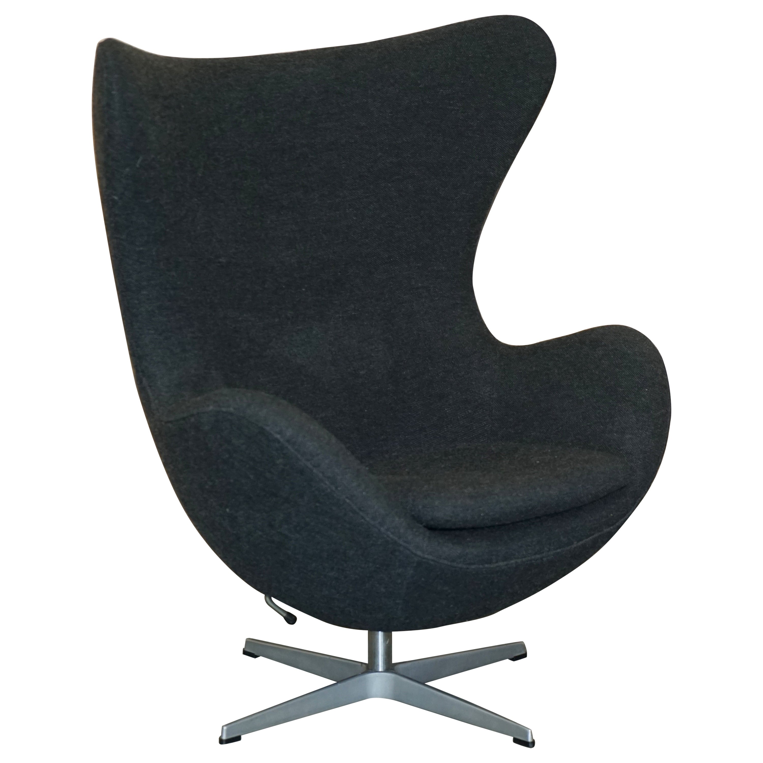 Original 1996 Stamped Fritz Hansen Egg Chair in Black / Grey Fabric For Sale