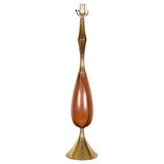 Lampe de table du milieu du siècle en noyer et laiton par Tony Paul pour Westwood Lamps