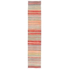 Tapis de couloir Kilim turc vintage à rayures rouges, vertes, jaunes et multicolores