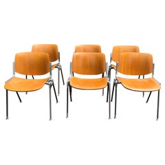  Satz von 6 modernen Schoolhouse-Esszimmerstühlen aus Sperrholz und Stahl aus der Mitte des Jahrhunderts