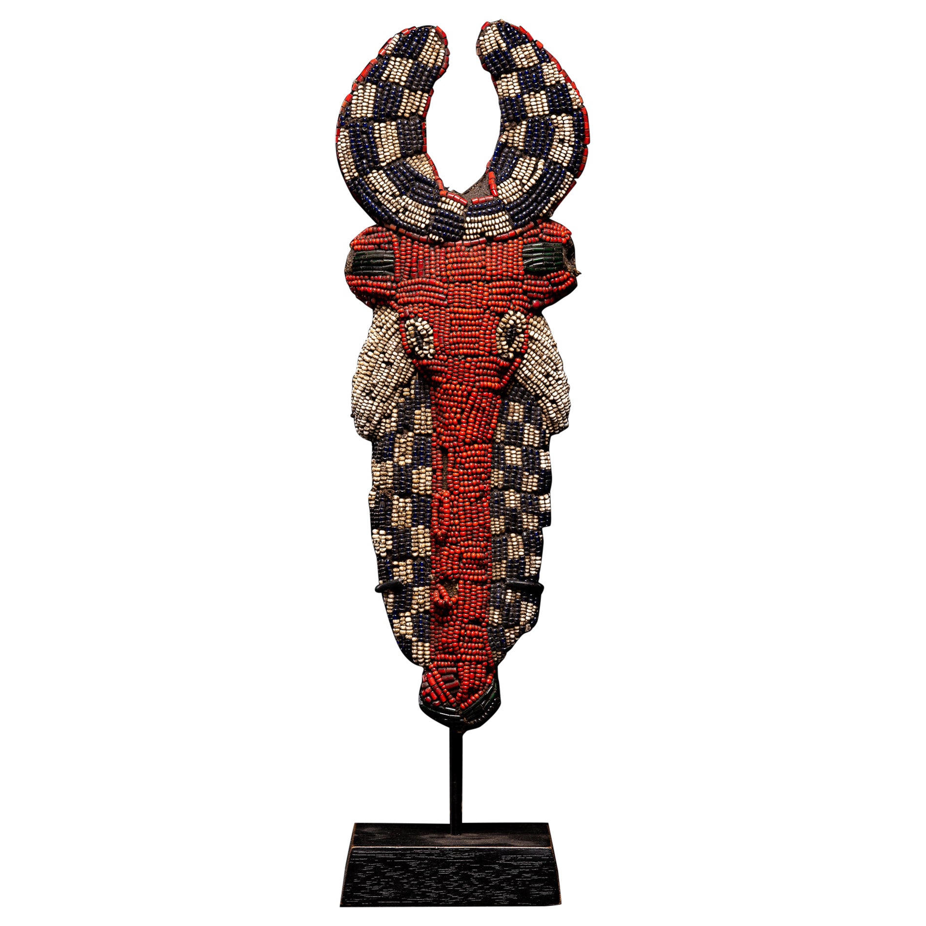 Dekorative Holzflöte oder Whistle von Bamileke, bestickt mit europäischen Glasperlen