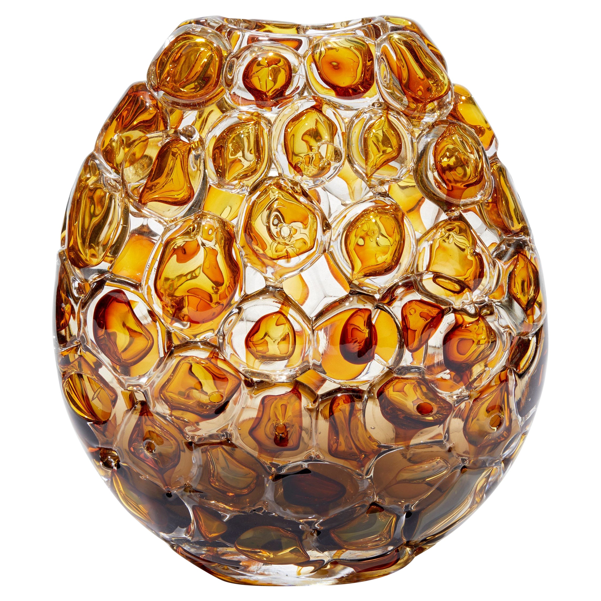 Bubblewrap in Olivin Ombre & Aurora, un vase en verre ambré d'Allister Malcolm