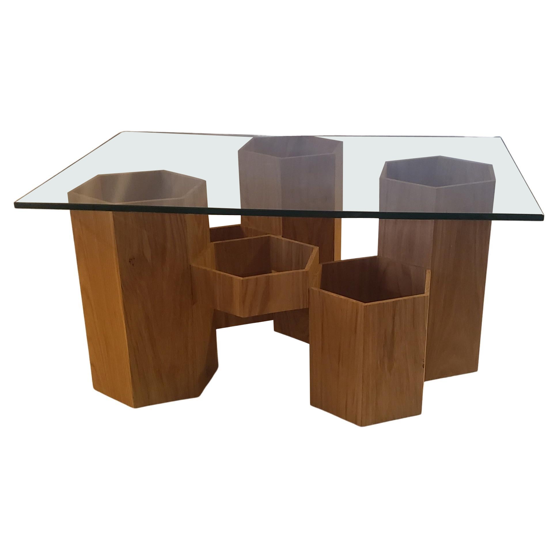 studio apotroes table basse en bois massif nid d'abeille pour petits espaces noyer