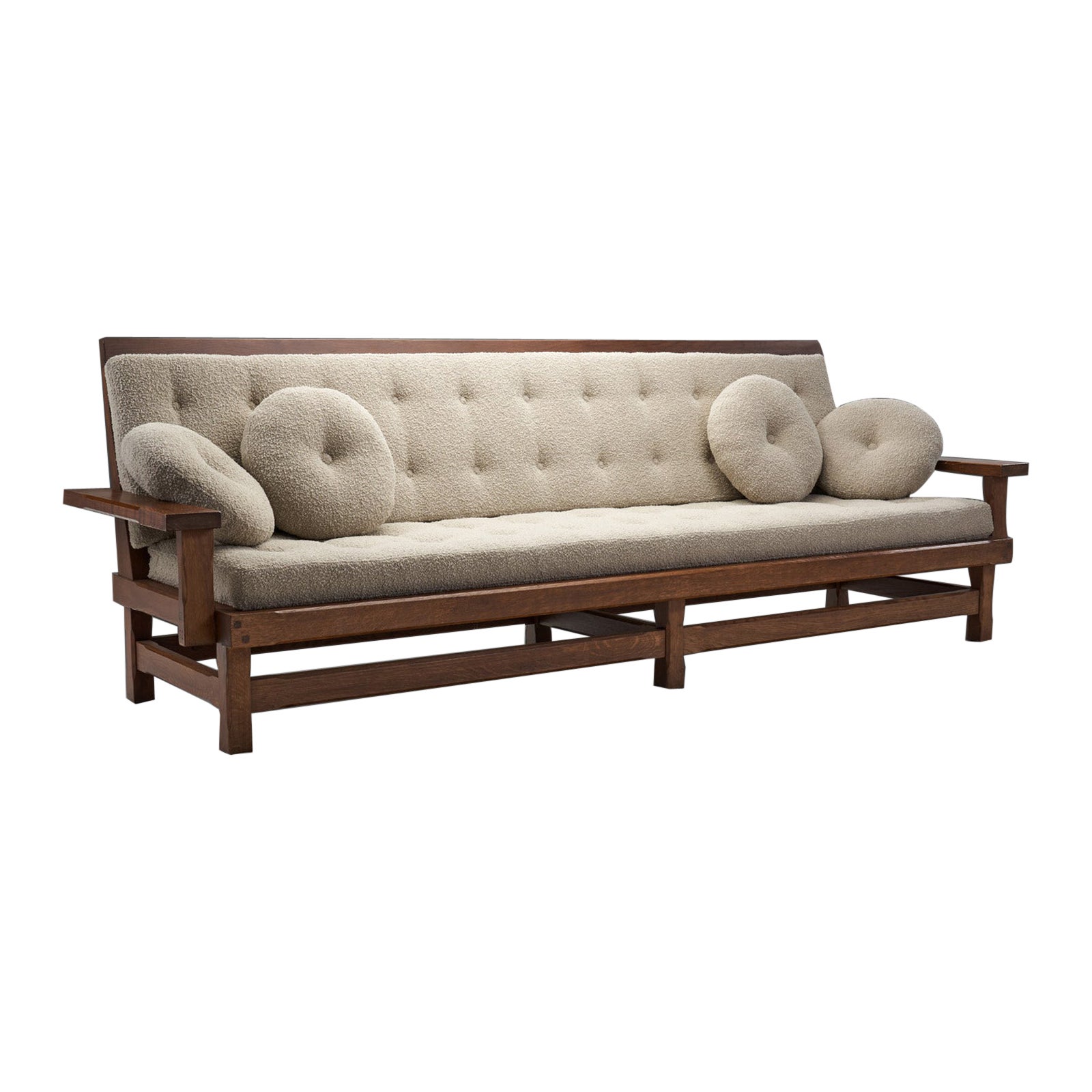 Dreisitzer-Sofa mit Bouclé-Kissen, Europa ca. 1950er Jahre im Angebot