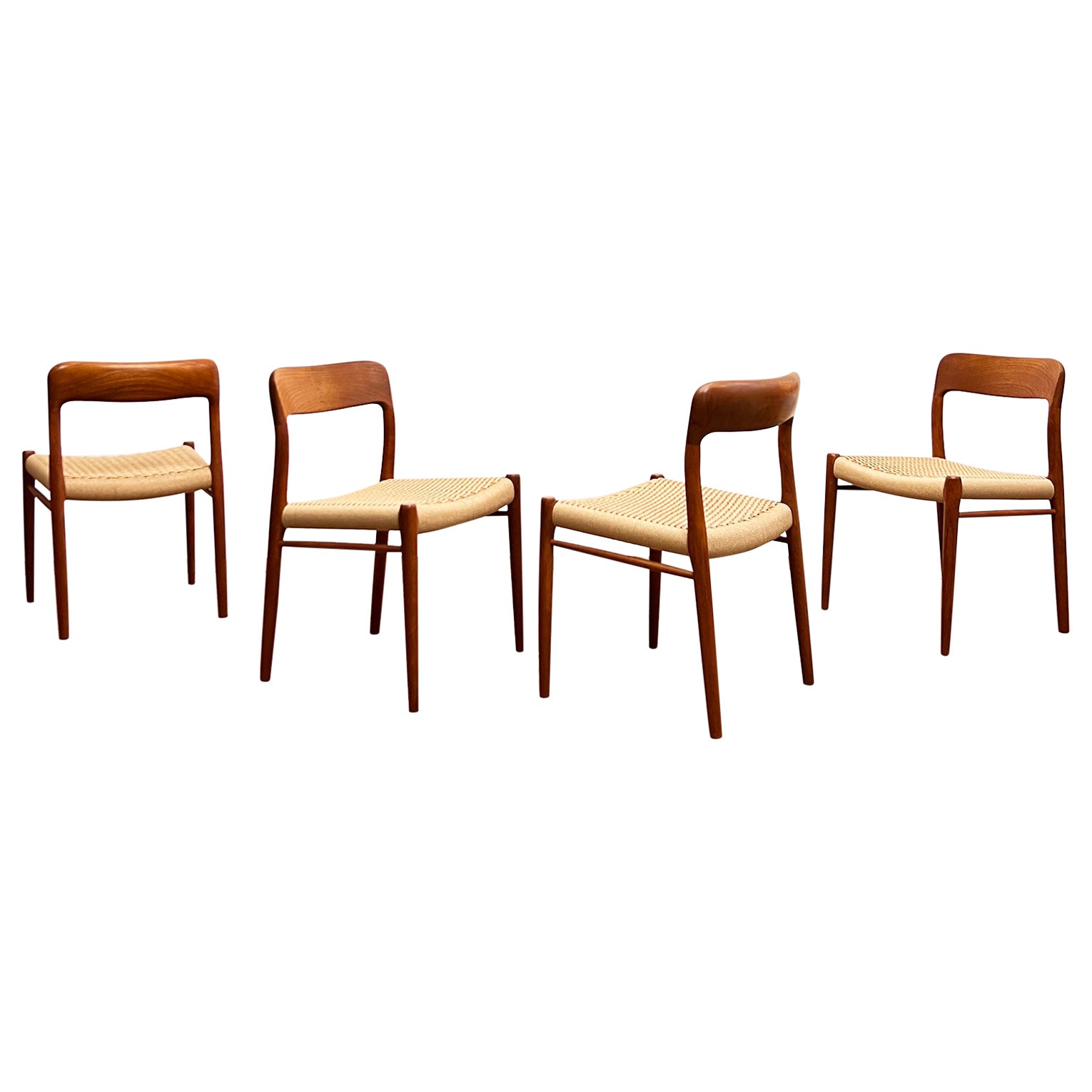 Teakholz-Esszimmerstühle #75 von Niels O. Møller für J. L. Moller, 4 Stühle aus der Jahrhundertmitte im Angebot