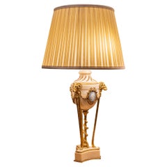 Belle pièce française du XIXe siècle de style Louis XVI marbre et lampe en bronze doré .