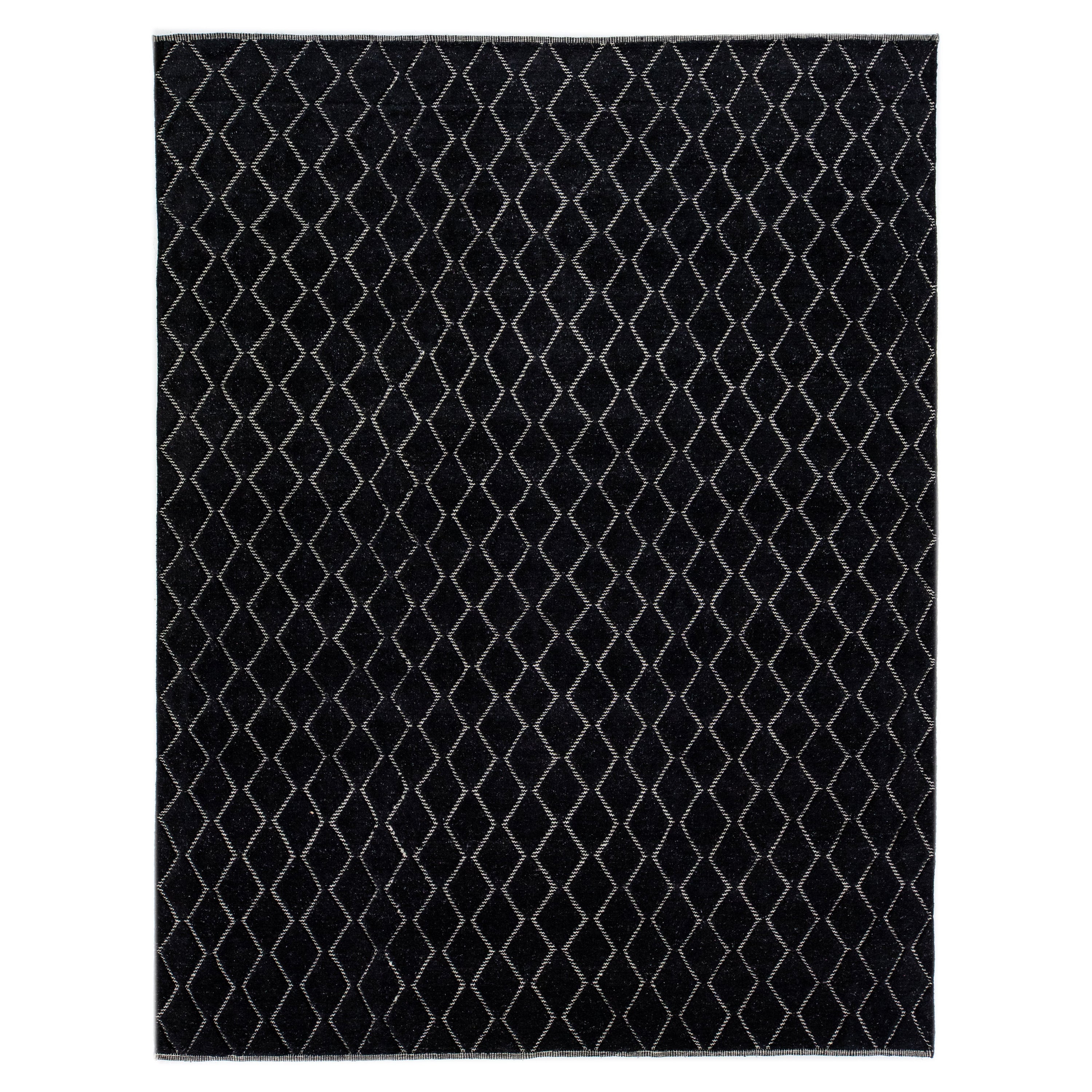 Moderner schwarzer Wollteppich im marokkanischen Stil mit geometrischem Design