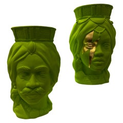 Paar grüne Moorkopf-Vasen, Tafelaufsatz, handgefertigt in Italien, 2023, maßgeschneidert