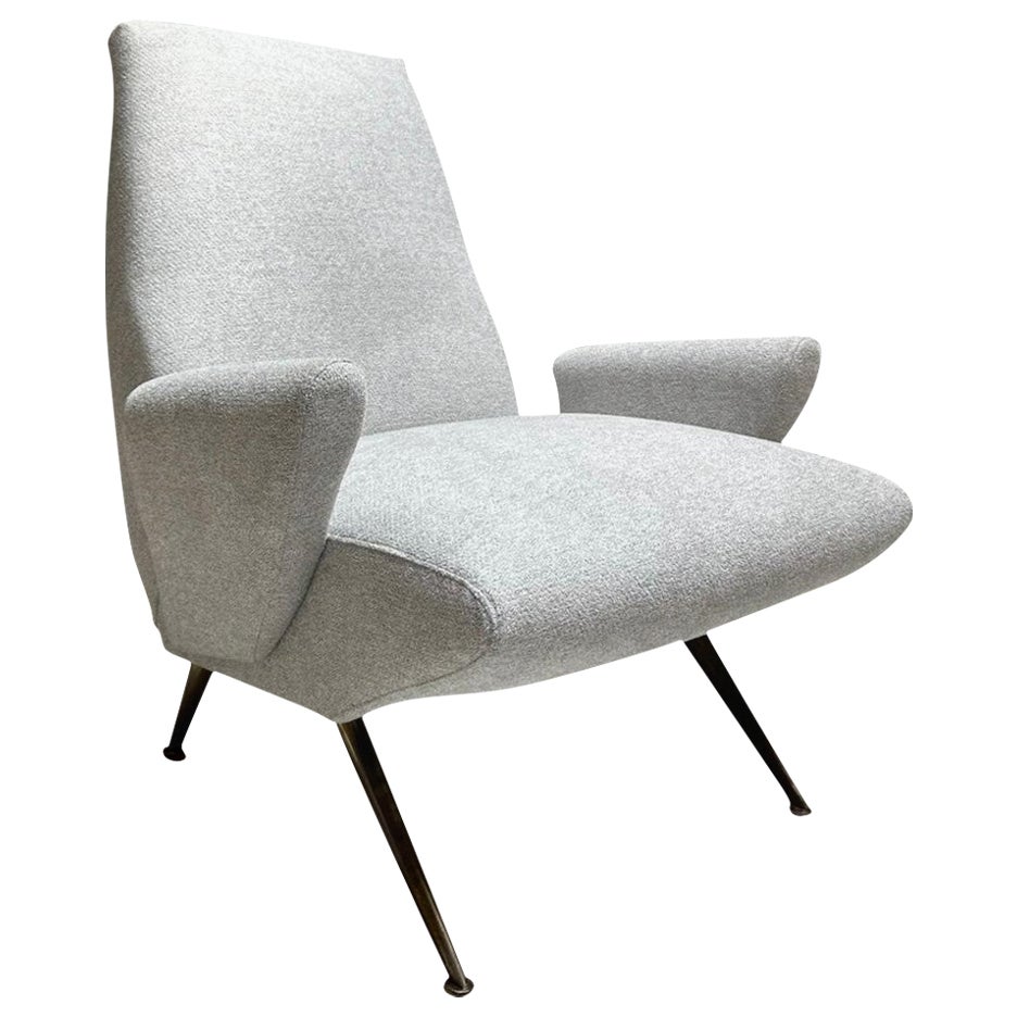 Mid-Century Modern Armchair Design by Nino Zoncada Brass Feet Light Gray Fabric  For Sale