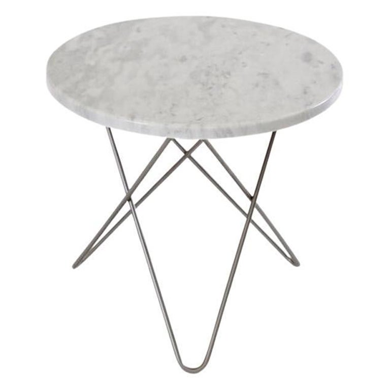 Mini table O en marbre de Carrare blanc et acier d'OxDenmarq