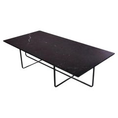 Grande table Ninety en marbre noir Marquina et acier noir d'OxDenmarq