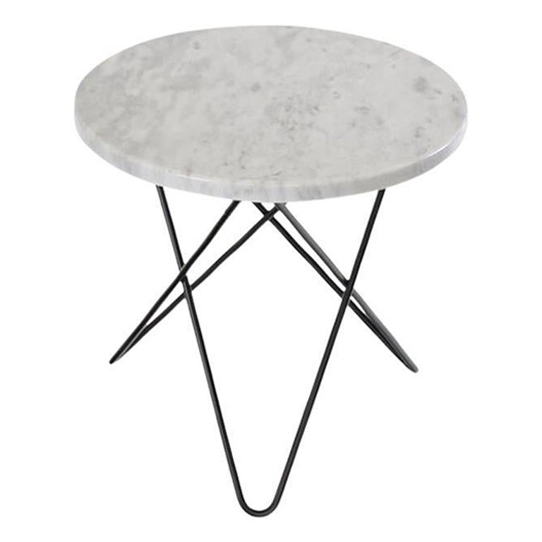 Mini table O en marbre de Carrare blanc et acier noir par OxDenmarq