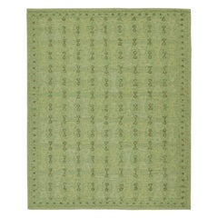 Rug & Kilim è un kilim in stile scandinavo con motivi geometrici nei toni del verde.