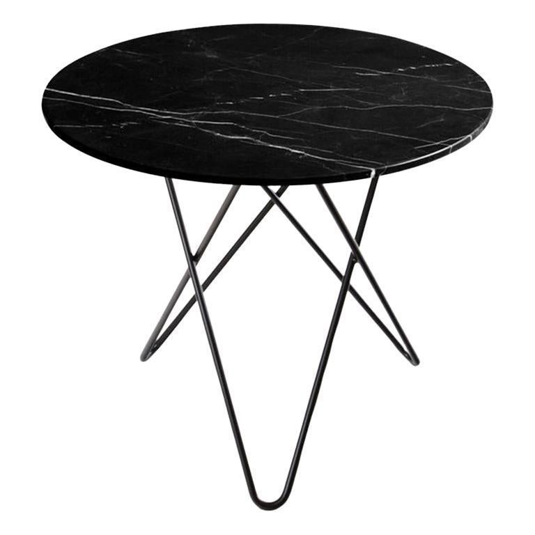 Table de salle à manger O en marbre Marquina et acier noir par OxDenmarq