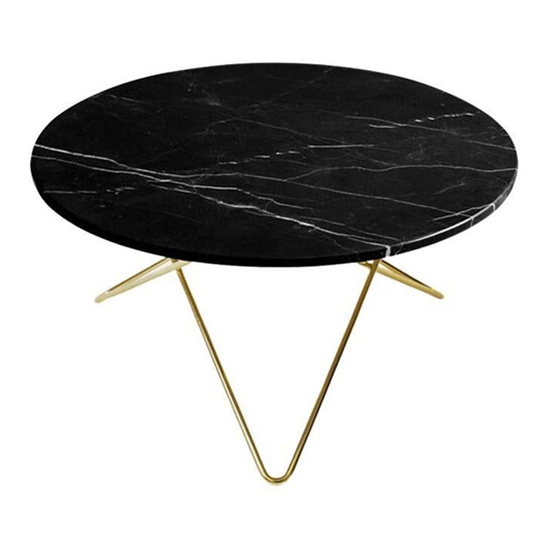 Table "O" en marbre noir Marquina et laiton par OxDenmarq