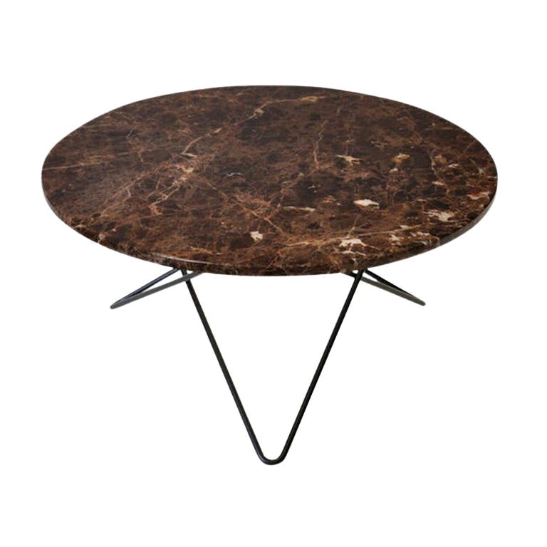Table "O" en marbre Emperador marron et acier noir d'OxDenmarq