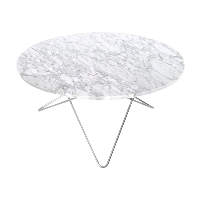 Table "O" en marbre de Carrare blanc et acier d'OxDenmarq