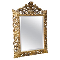 Miroir italien sculpté en bois doré du début du 19e siècle