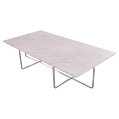 Grande table Ninety en marbre de Carrare blanc et acier d'OxDenmarq