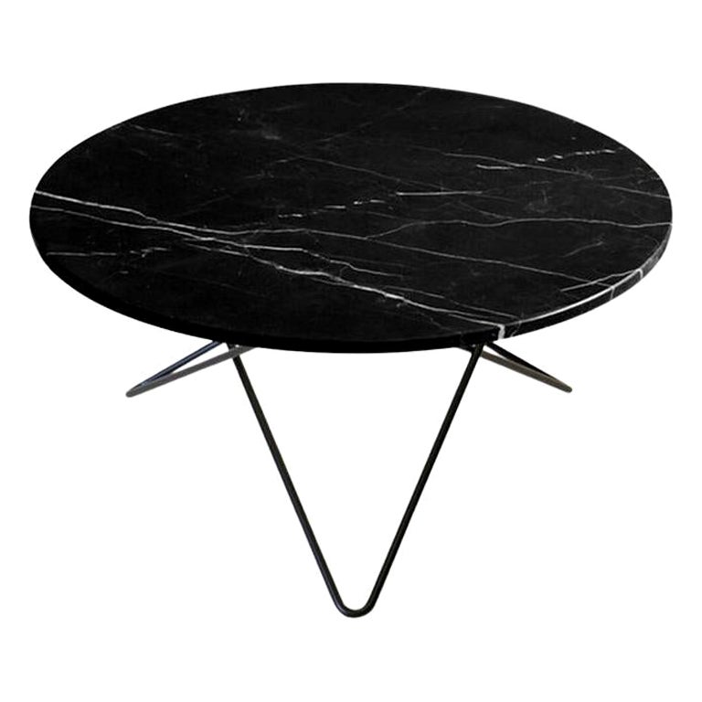 Table « O » en marbre noir Marquina et acier noir d'OxDenmarq en vente