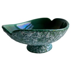 Vieux bol à piédestal en poterie Royal Haeger avec glaçure verte "Lava"