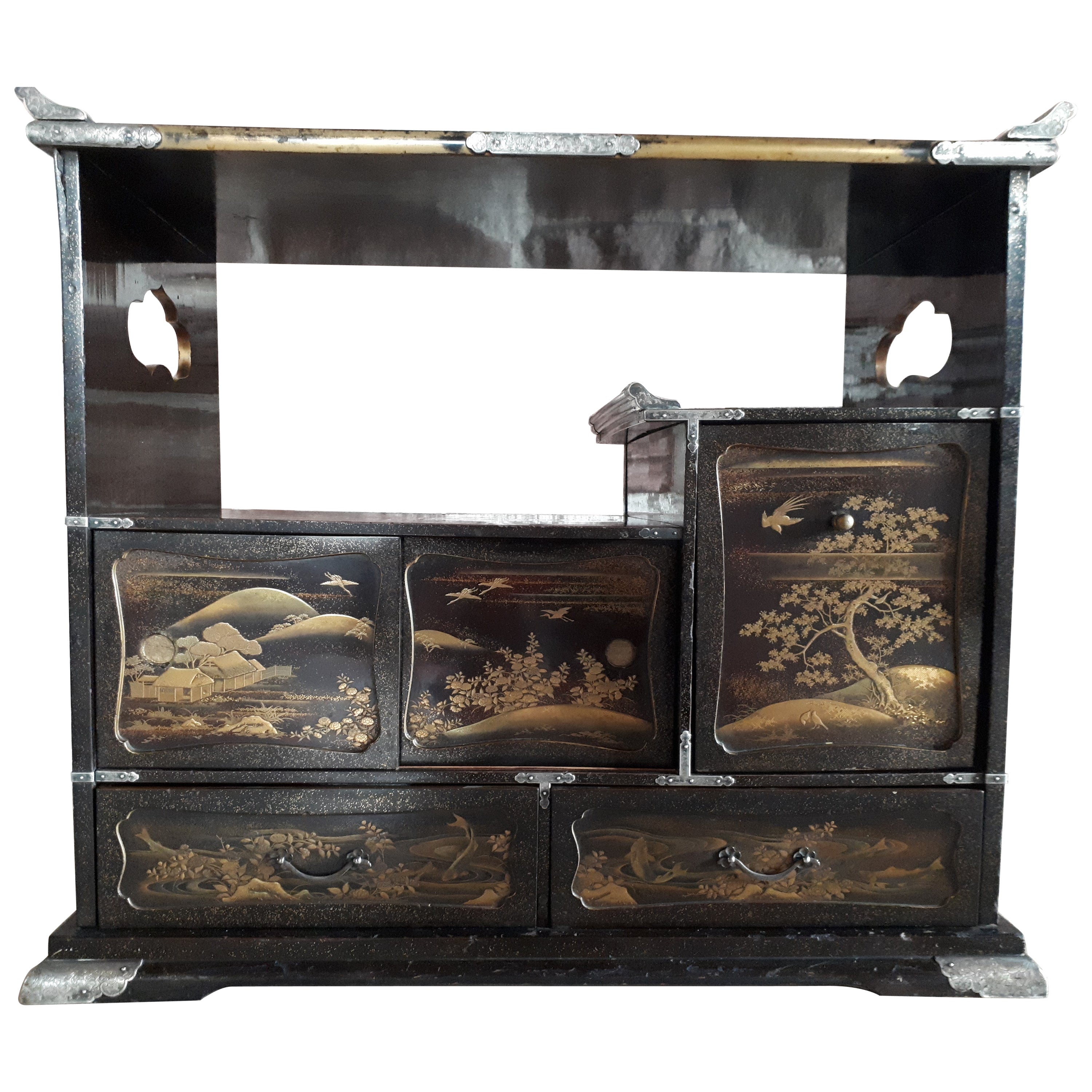 Small Lacquered Japanese Kazaridana Cabinet, Edo Period For Sale