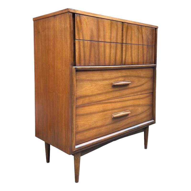 Vintage Mid Century Modern 4 Drawer Dresser Dovetail Drawers  en vente