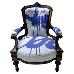 Fauteuil ancien du 19ème siècle attribué à Horrix avec tissu d'ameublement Victor & Rolf