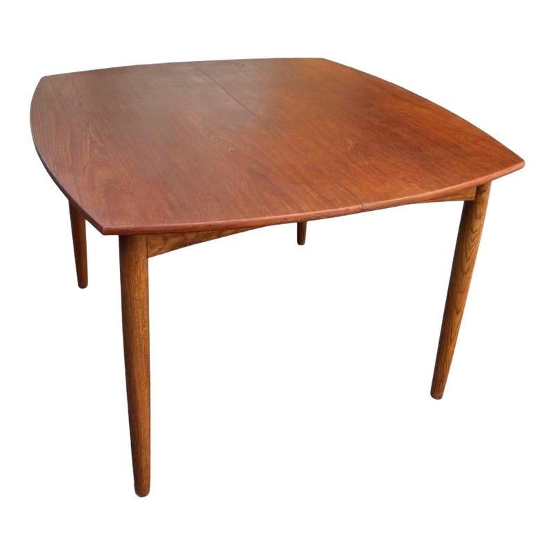 Vintage Mid-Century Modern Dining Table with Butterfly Leaf Extensions