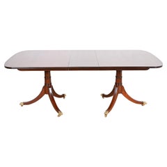 Table de salle à manger à double piédestal en acajou de style géorgien Stickley, nouvellement revernie