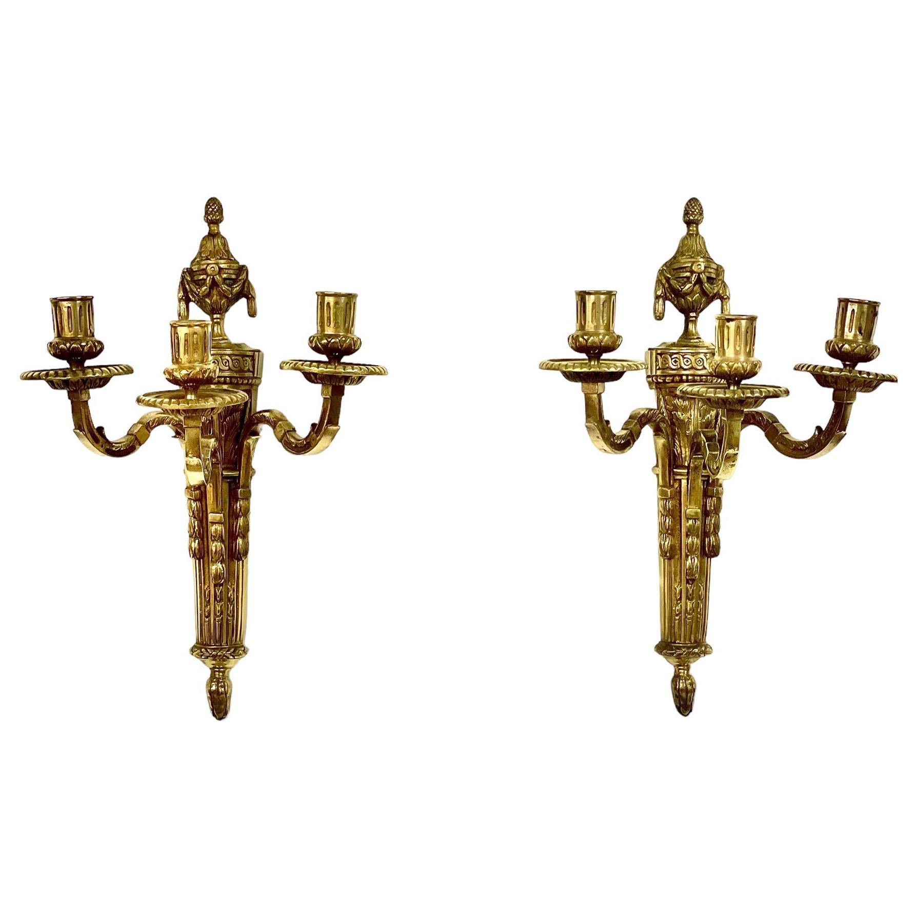 19th Century Pair of French Neoclassical Gilt Bronze Wall Sconces For Sale