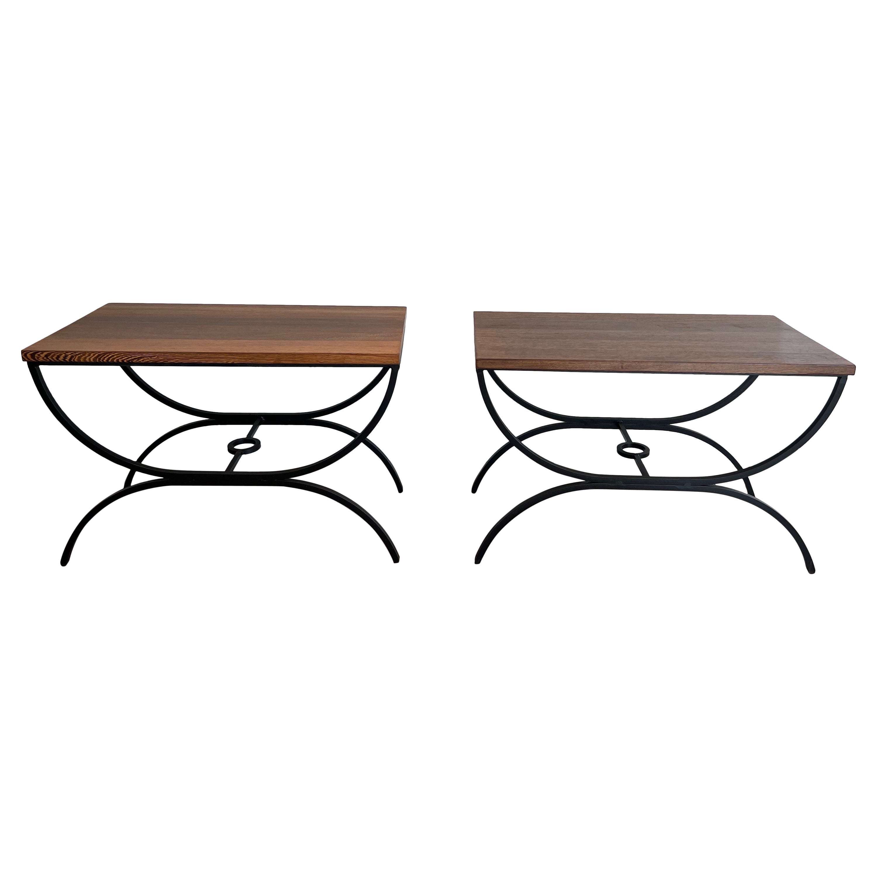 Coppia di tavolini in metallo laccato nero e wood esotico