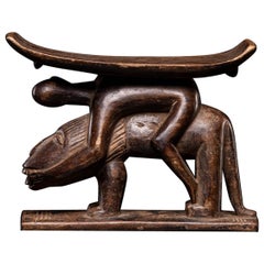 Tabouret à accoudoirs Ashanti en bois sculpté Art tribal Ghana Afrique