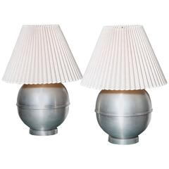 Pair of Russel Wright Style Round Machine Age Spun Aluminium Table Lamps, 1950s 