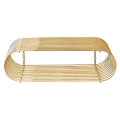 Pequeña estantería dorada contemporánea