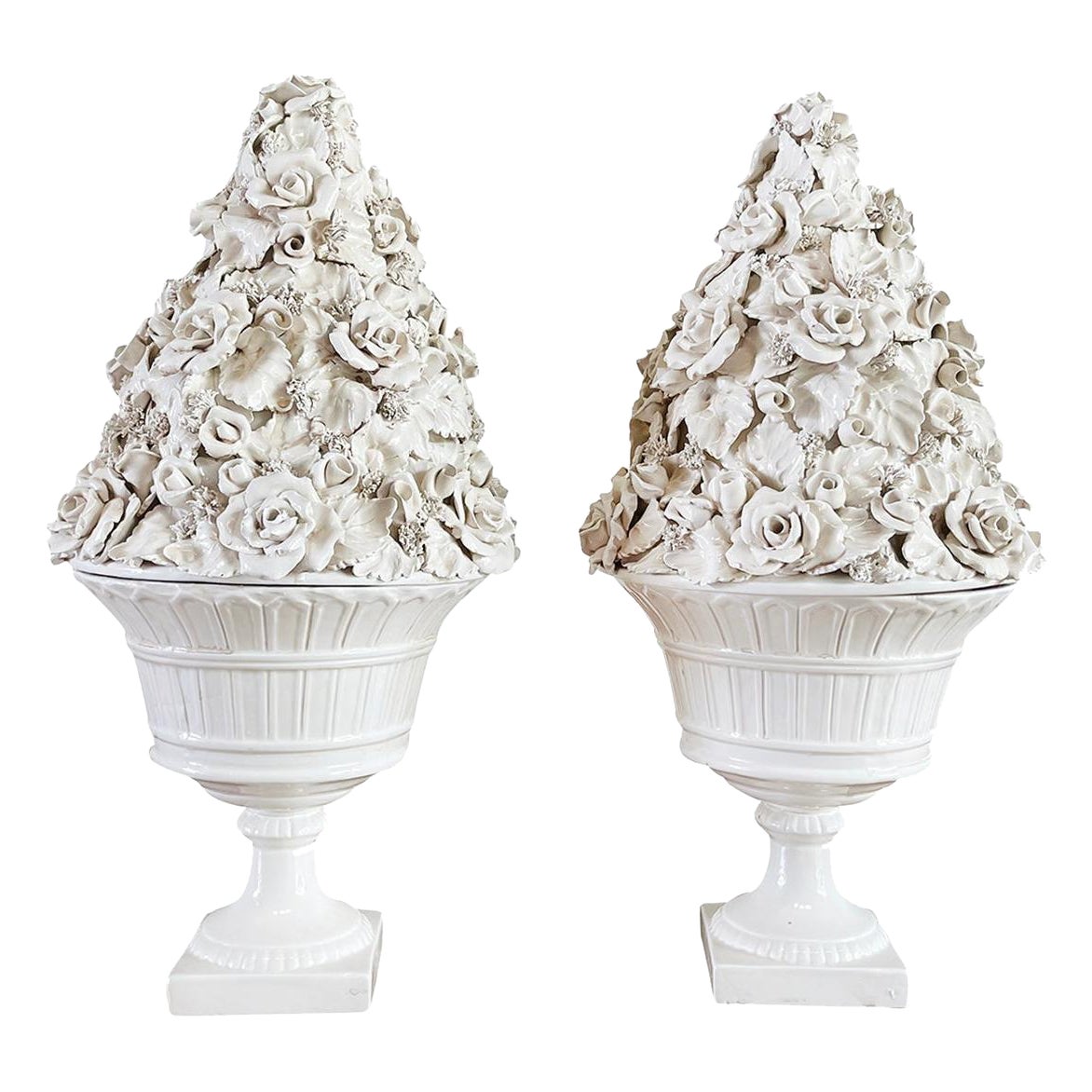 Paire de Grande Cestini con Fiori italiennes blanches du 20ème siècle