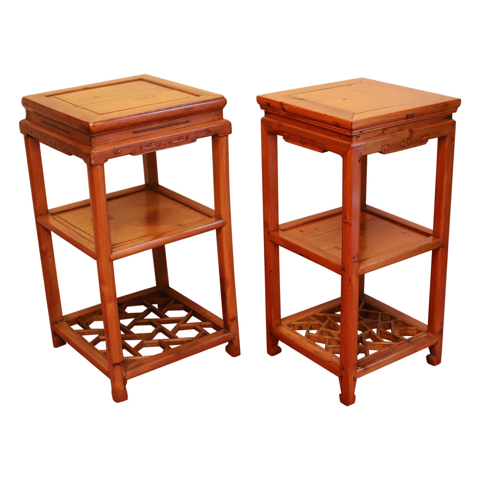 Deux magnifiques supports chinois en bois résineux en vente