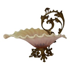 Cestino in vetro opalescente in stile Art Nouveau francese del XIX secolo con montatura in bronzo dorato
