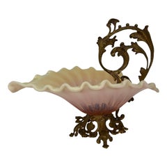 Panier en verre opalescent monté sur bronze doré Art nouveau français du 19ème siècle