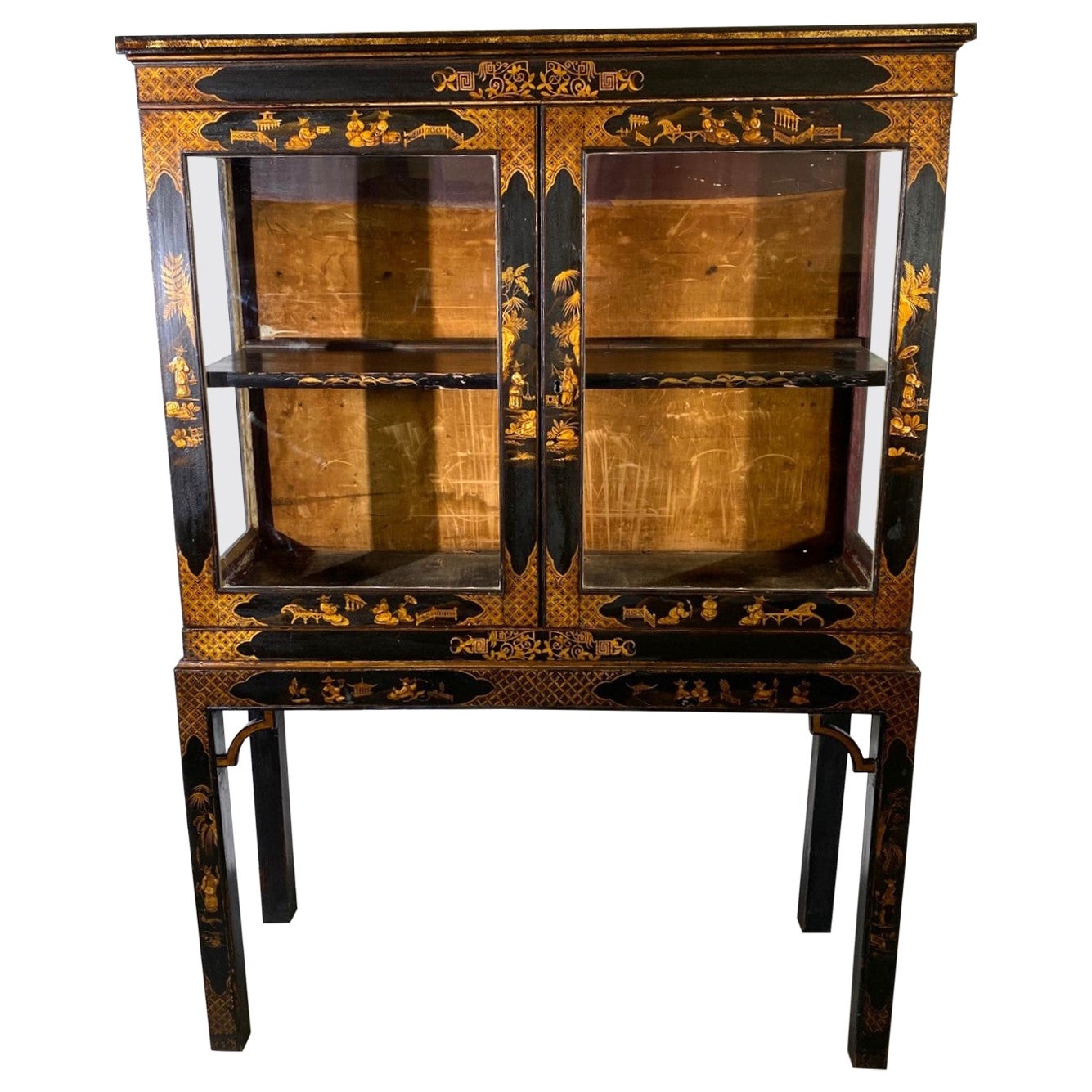 Chinoiserie-Vitrine aus dem späten 19. im Angebot