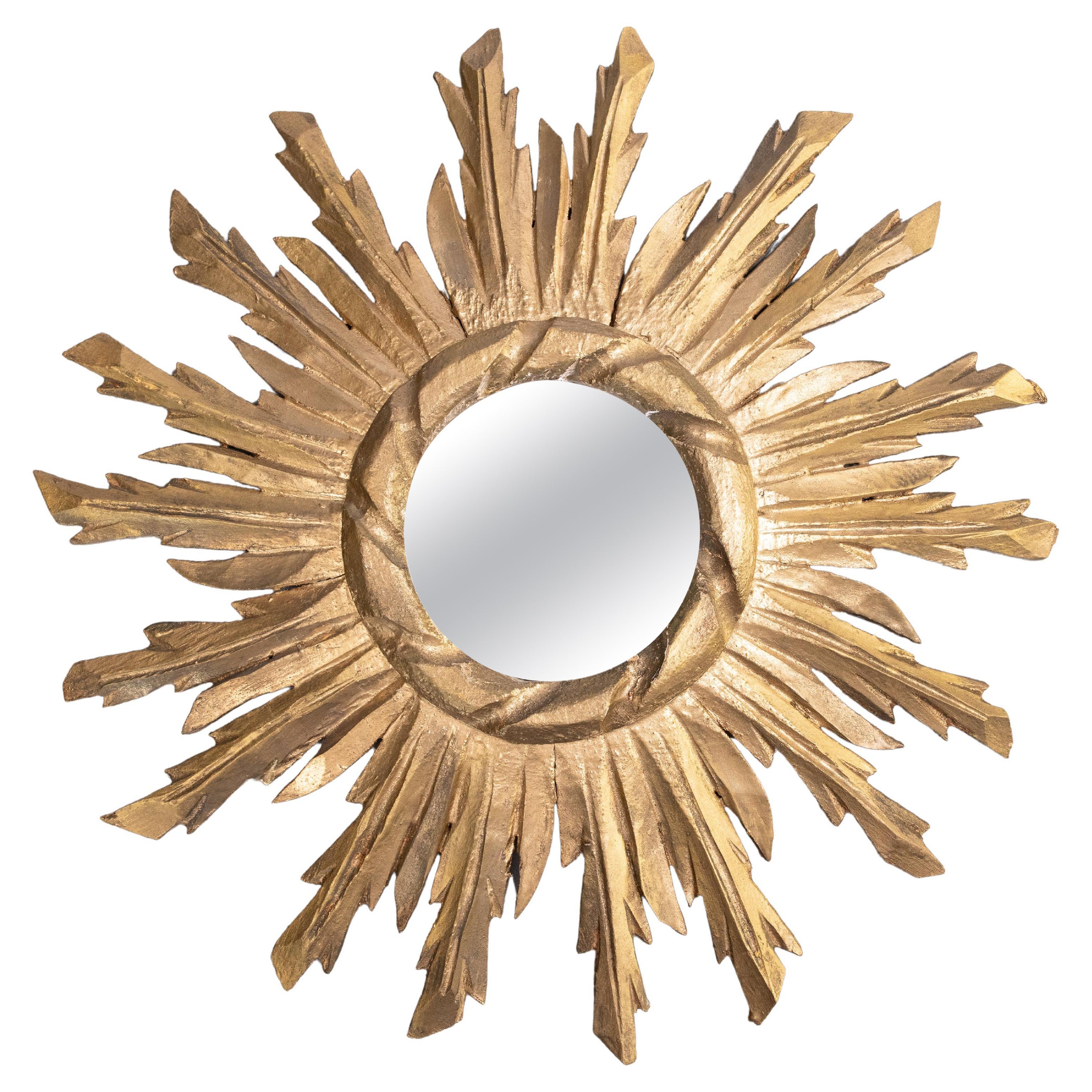 Miroir convexe en bois doré à rayons de soleil et étoiles, milieu du XXe siècle