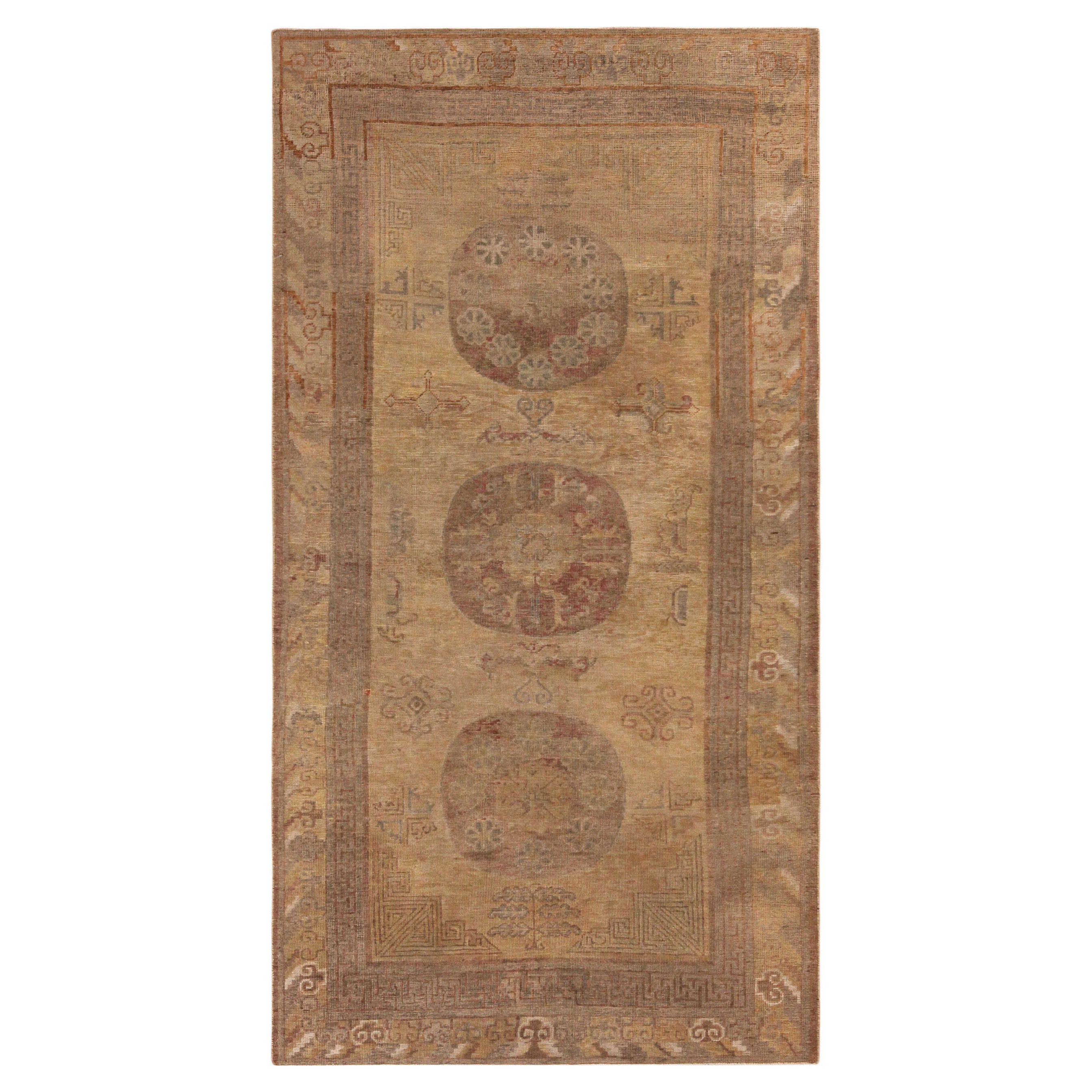 Antiker Ostturkestanischer Khotan-Teppich aus Ostturkestan. 4 ft 2 in x 8 ft 4 in im Angebot