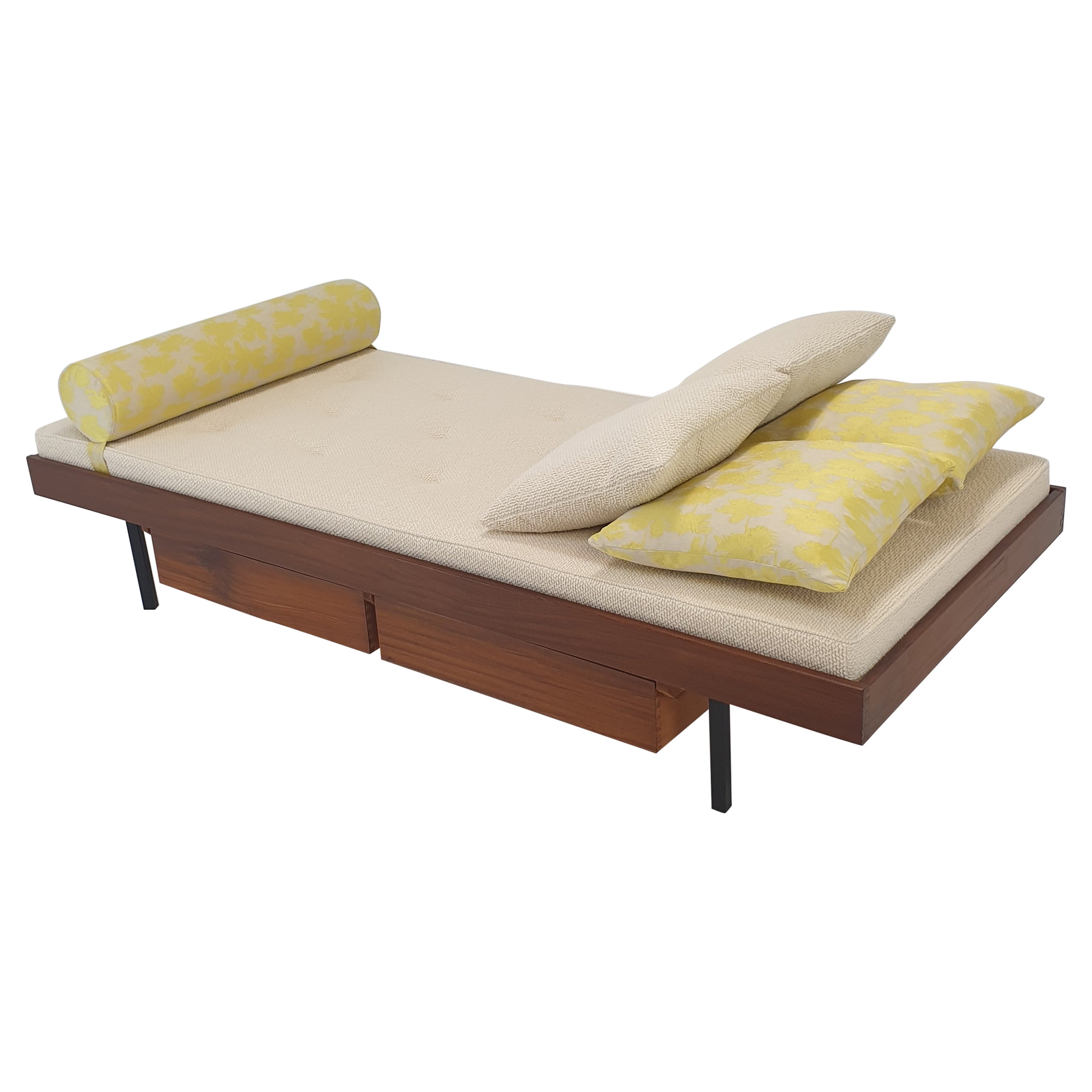 Teakholz-Tagesbett mit Zedernholz-Kissen und Bolster, 1960er Jahre im Angebot